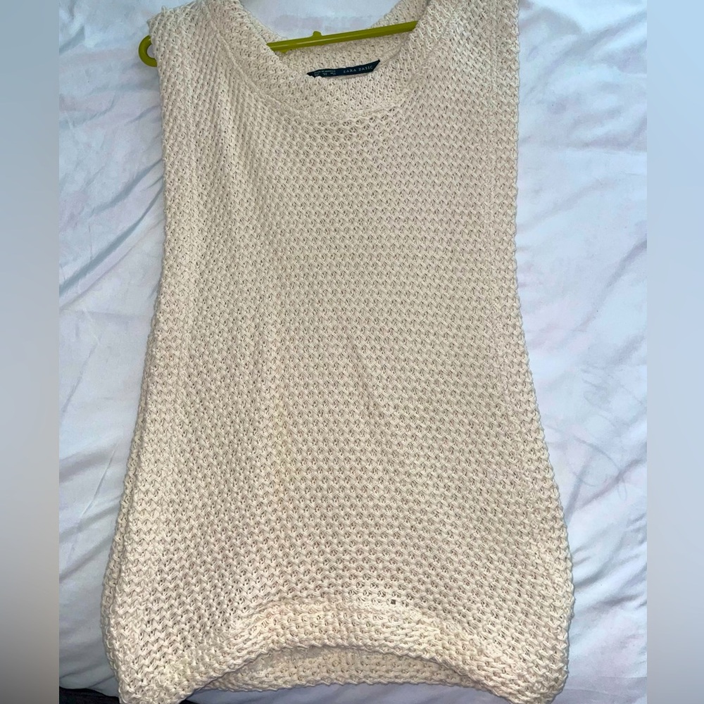 Knitted Zara Sweater Women’s Size xS NEVER WORN